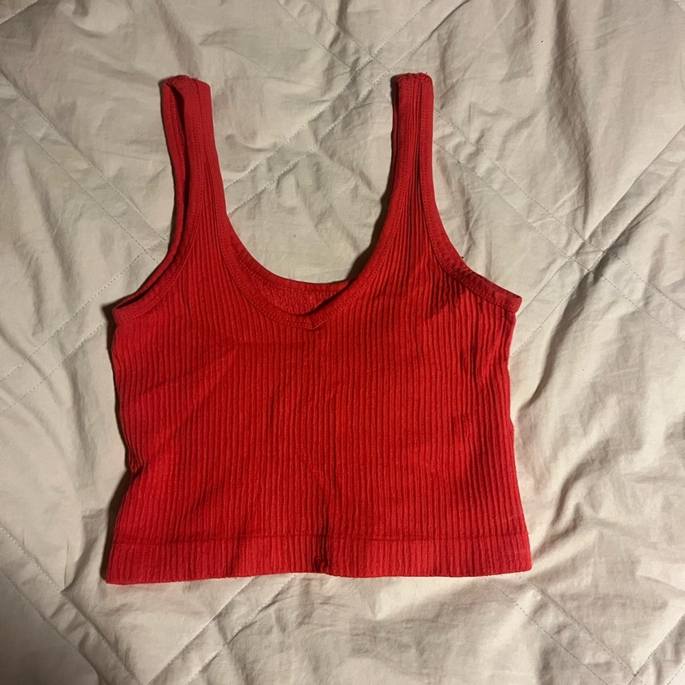 Pinkish red cropped tank size small